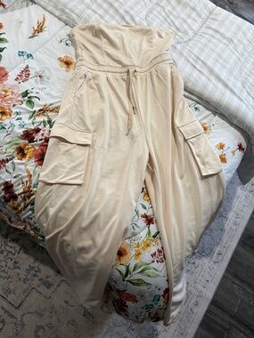 HALARA Soft Cream Strapless Cargo Romper Jumpsuit